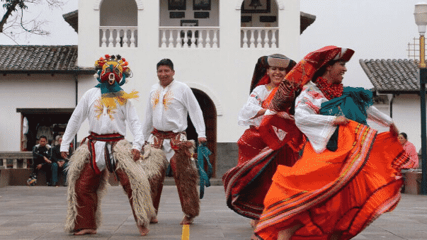 Imagen grupo artÃstico bailando