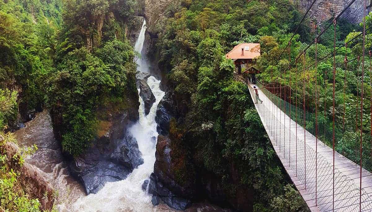 transporte a ruta de las cascadas baños